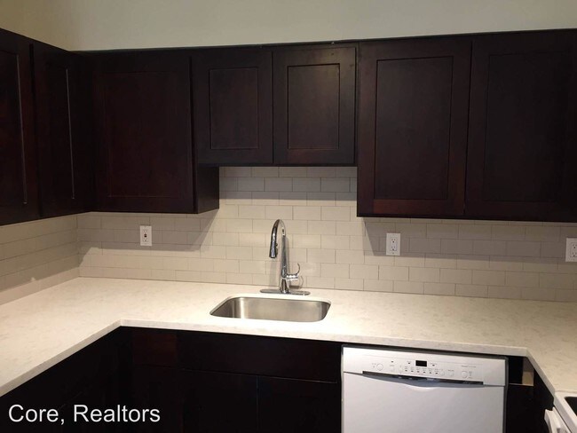 Building Photo - 8915 N Ivanhoe St