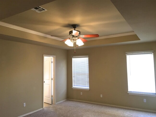 Building Photo - 813 W Windmill Ct