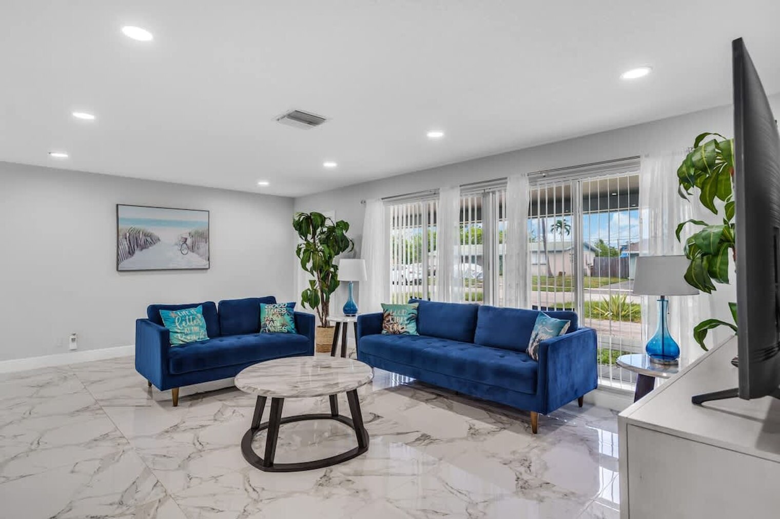 Building Photo - 340 SE 3rd Ct