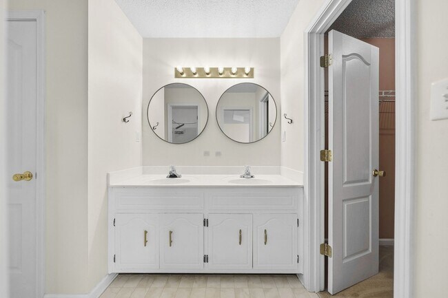 Building Photo - 1361 Jenny Ln