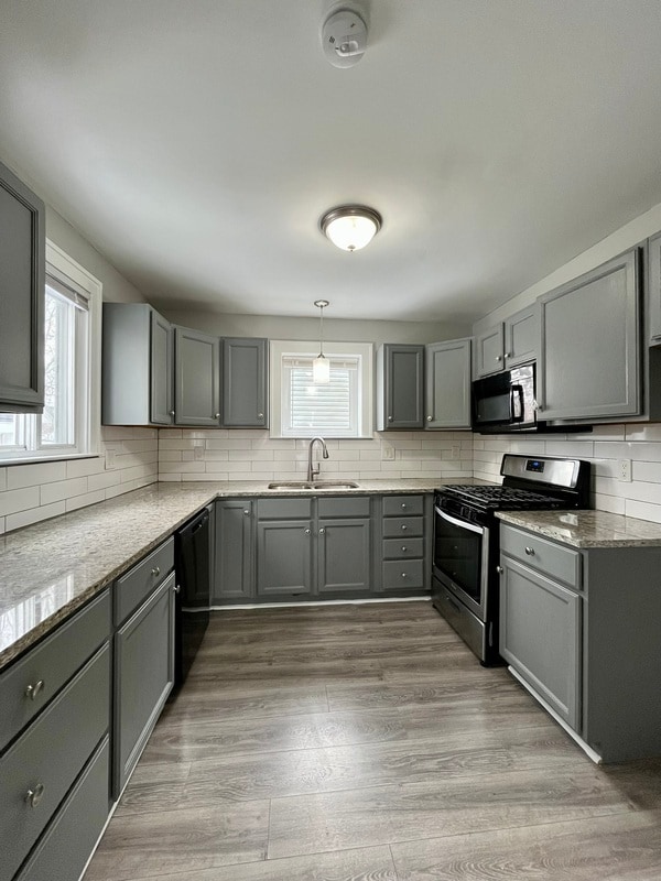 Building Photo - 273 2nd St