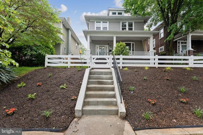 Building Photo - 1843 Monroe St NE