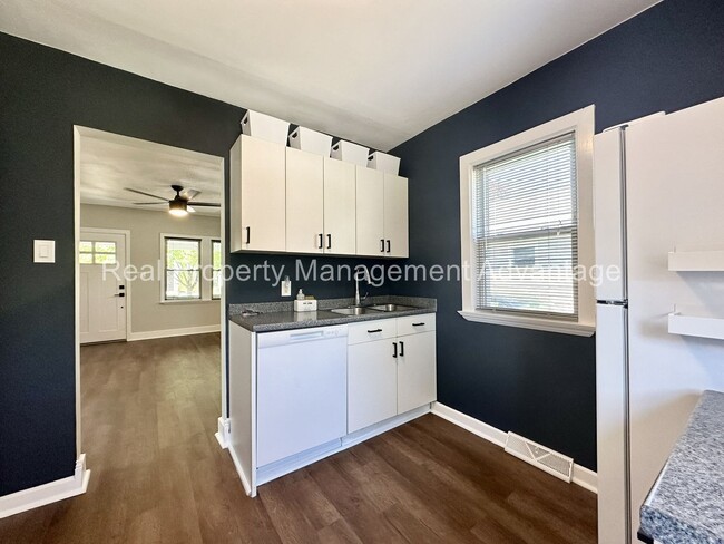 Building Photo - Beautifully Updated 2-Bedroom Home w/ 2-Car Garage Near Martin Road Park!