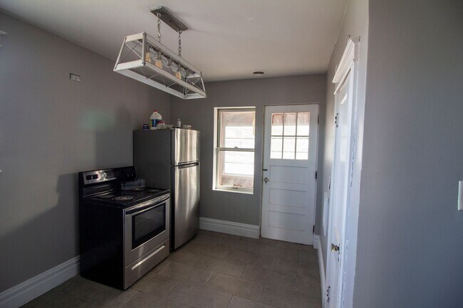 Building Photo - 4238 S 38th St