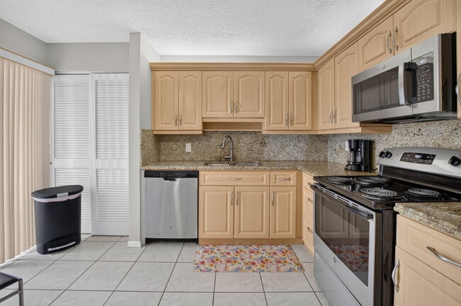 Building Photo - 7473 Glendevon Ln