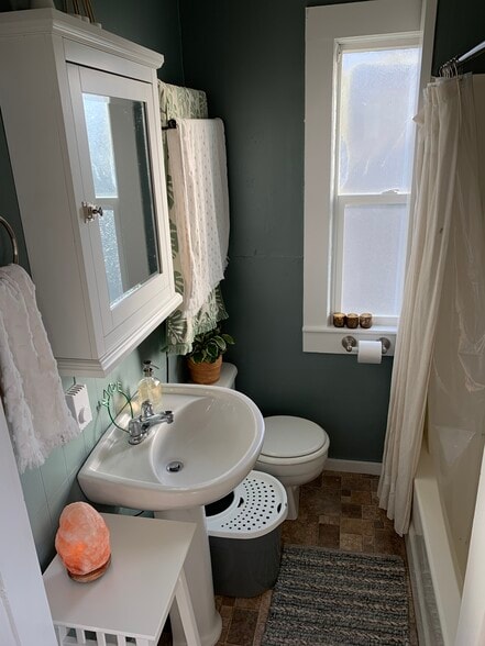 Building Photo - 905 Ferguson Ave