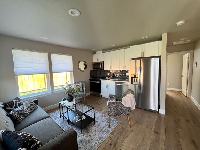 Building Photo - Private One Bedroom Unattached ADU with Fu...