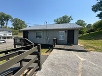 Building Photo - Updated 3BR Home on Half Acre in Kingsport, TN