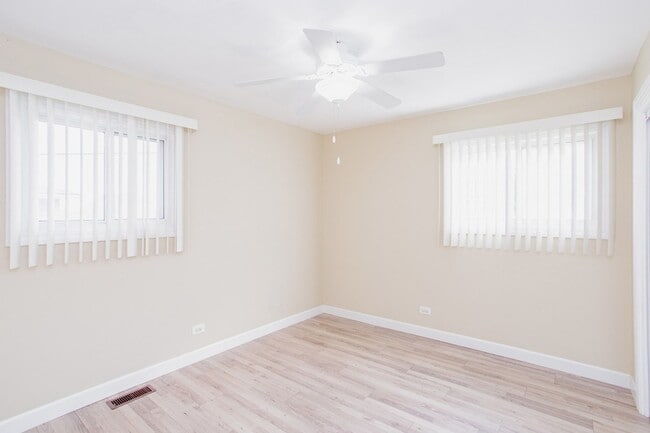 Building Photo - 720 Durham Ln