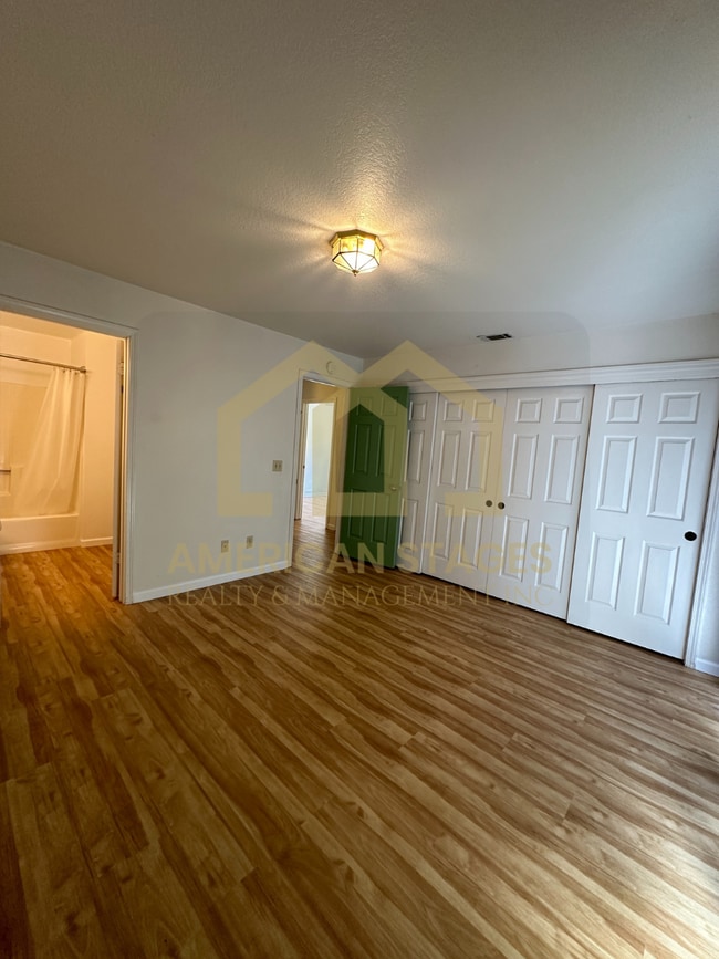 Building Photo - 515 Newport Dr