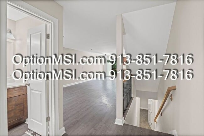 Building Photo - Townhome available in Piper schools