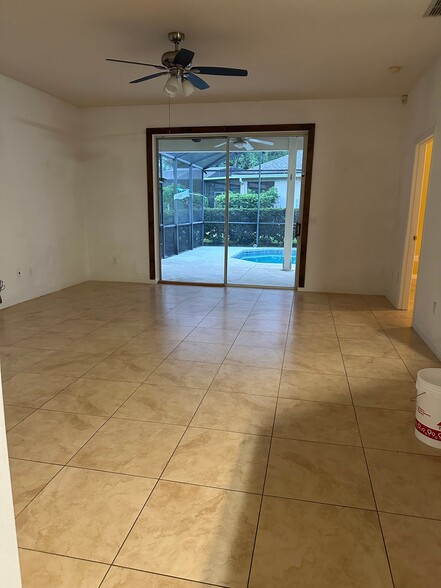 Building Photo - 4940 Bellthorn Dr