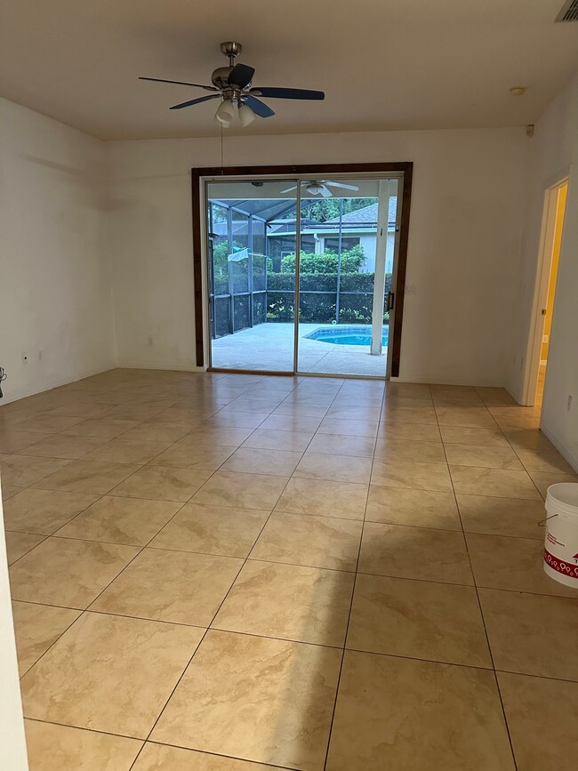 Building Photo - 4940 Bellthorn Dr