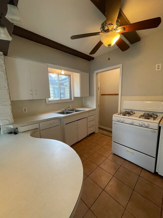 Building Photo - Adorable 2 Bedroom home with finished basement!