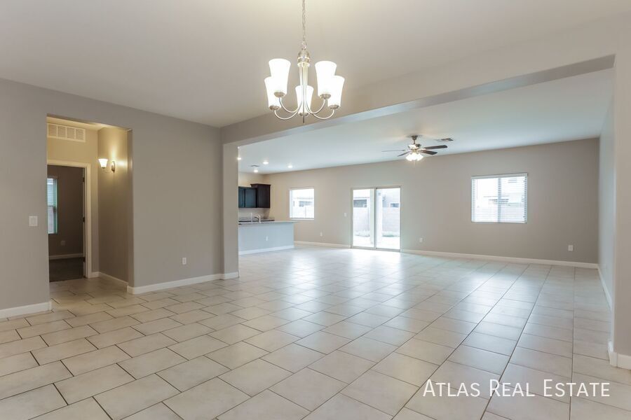 Building Photo - 12102 E Metz Dr