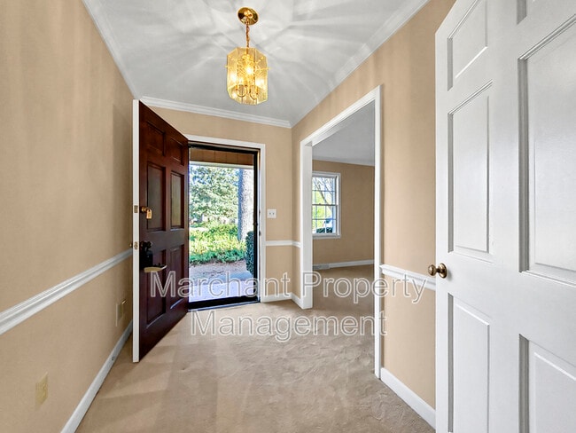 Building Photo - 100 Pine Wood Dr