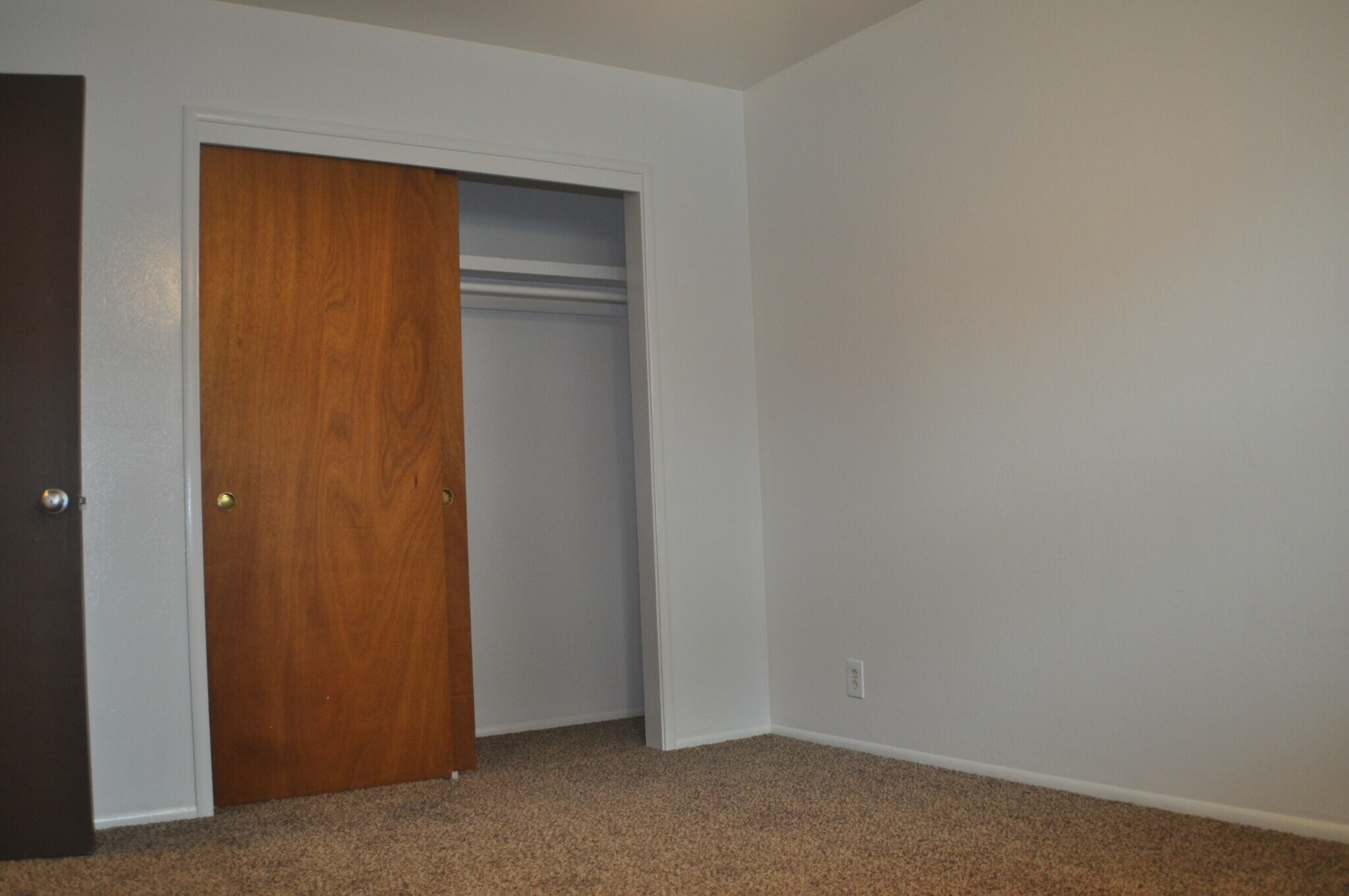 Building Photo - 404 Oak Street