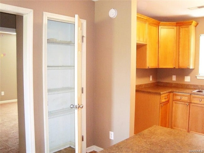 Building Photo - 6646 Ridgeview Ln