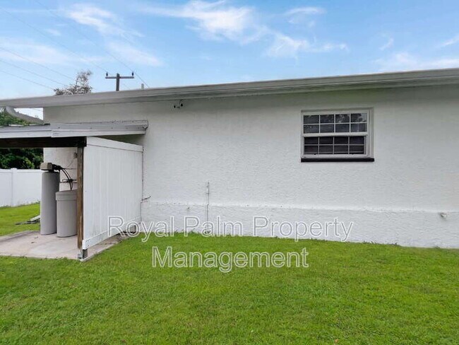 Building Photo - 11594 1st Ave