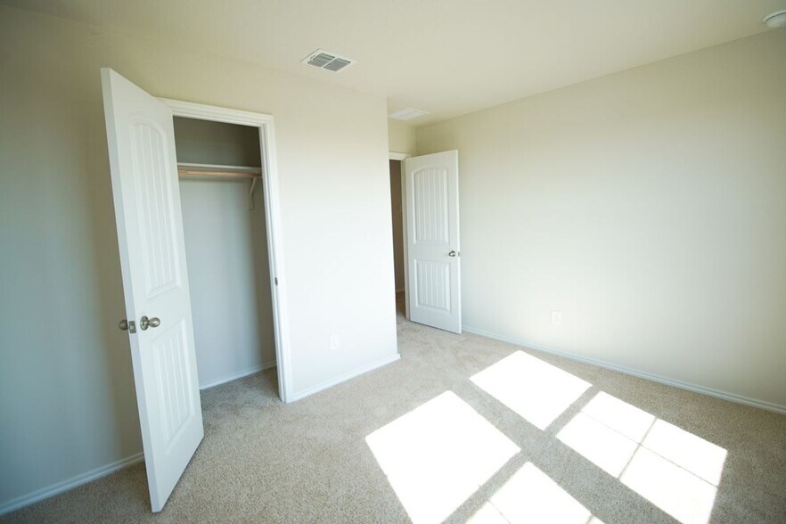 Building Photo - 472 Desert Willow