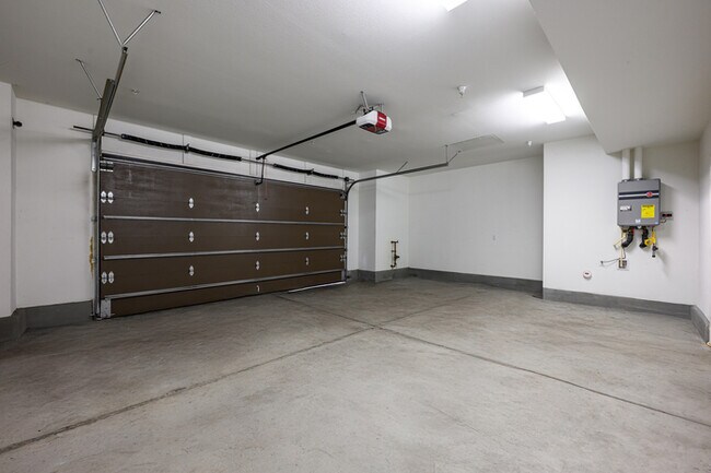 Building Photo - 110 Sugar Cane