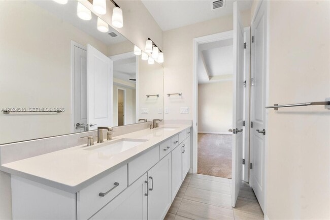 Building Photo - 2485 Primrose Pl