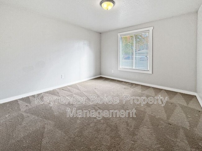 Building Photo - 4727 Arrowhead Way