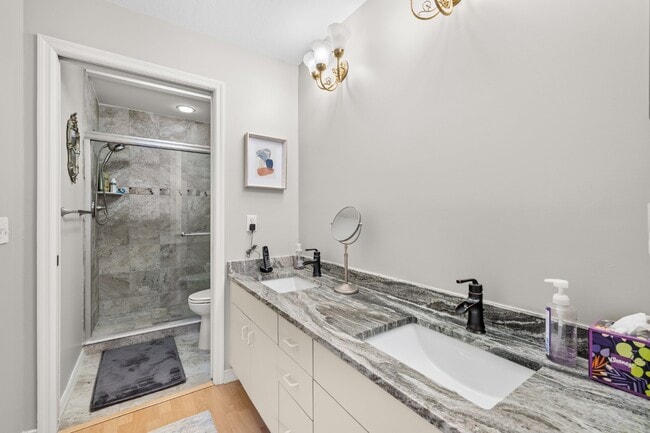 Building Photo - Sapphire lakes - 2 bedroom fully furnished condo