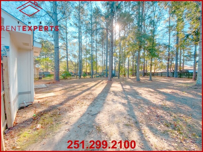 Building Photo - 9641 Royal Woods Ct