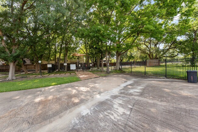 Building Photo - 11710 Southlake Dr