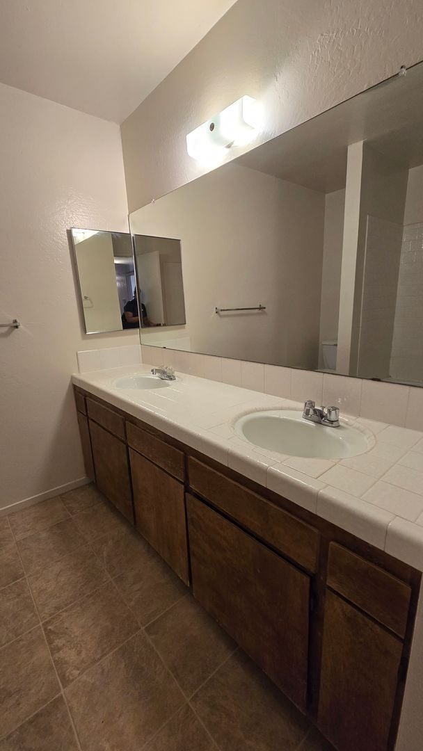 Building Photo - 7008 N Half Moon Dr