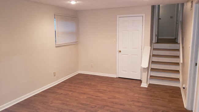 Building Photo - 1448 Maria Ave