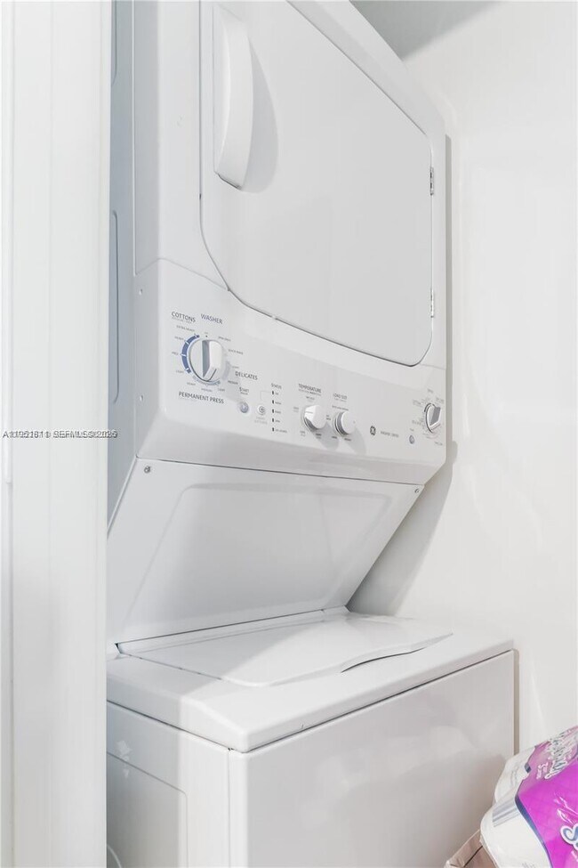 Building Photo - 1100 S Miami Ave