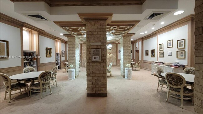 Building Photo - 6039 Collins Ave