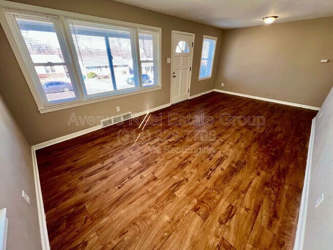 Building Photo - 242 Emerling Dr