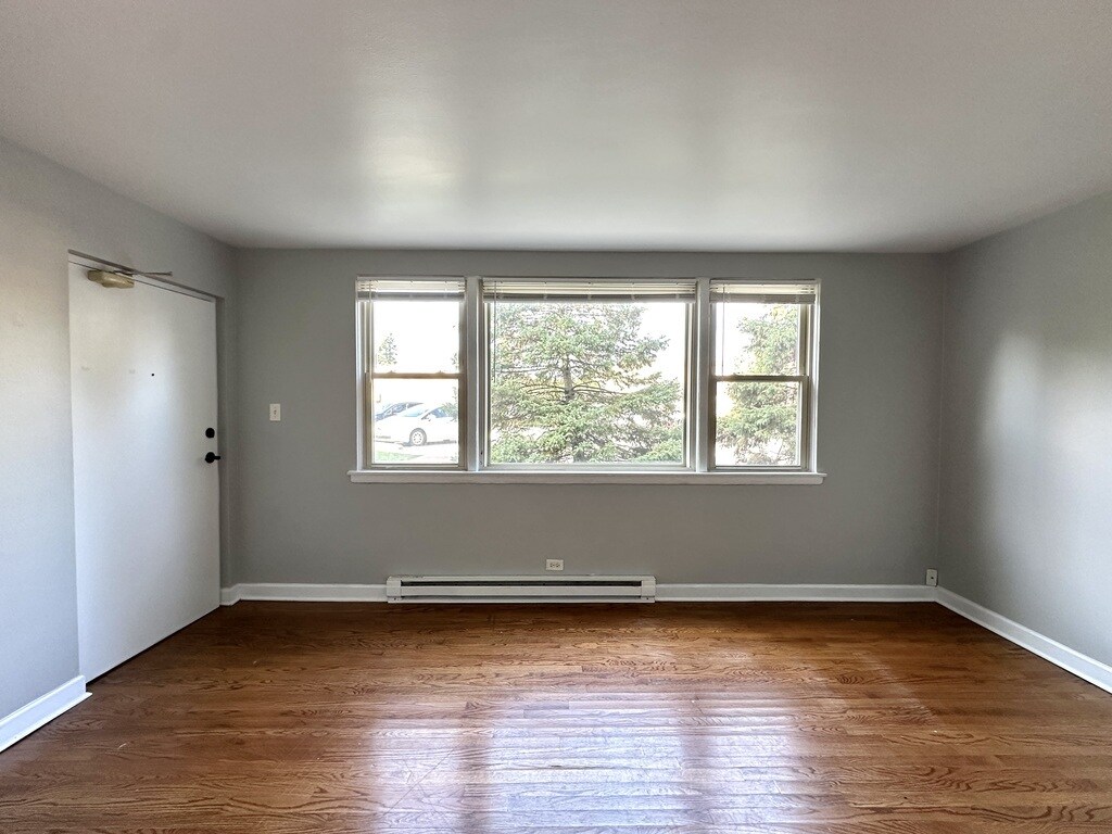 Building Photo - 7626.5 N Milwaukee Ave