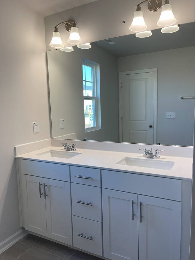 Master Bathroom - 3024 Castle Loch Ln