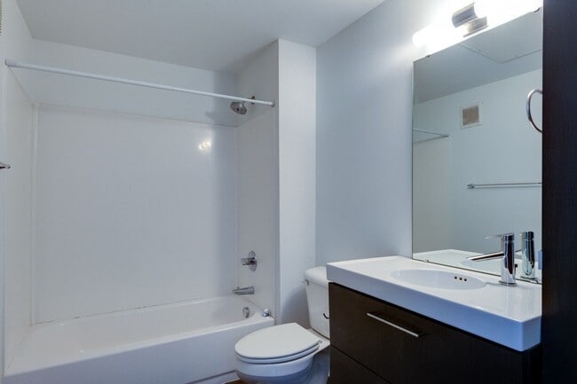 Building Photo - Spacious Apartment in Market Lofts