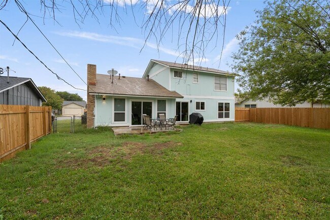 Building Photo - 405 E Logan St