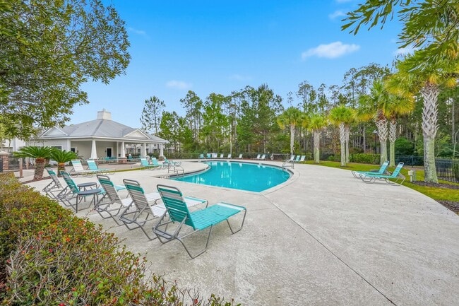 Building Photo - 3 Bedroom End Unit with a Lake View!!