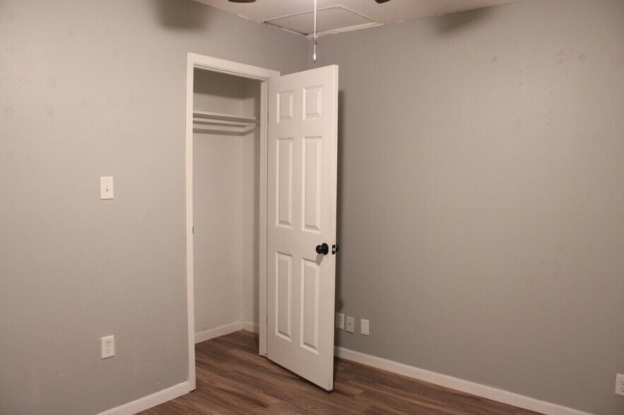 Building Photo - 2912-2914-2914 Bernice Dr