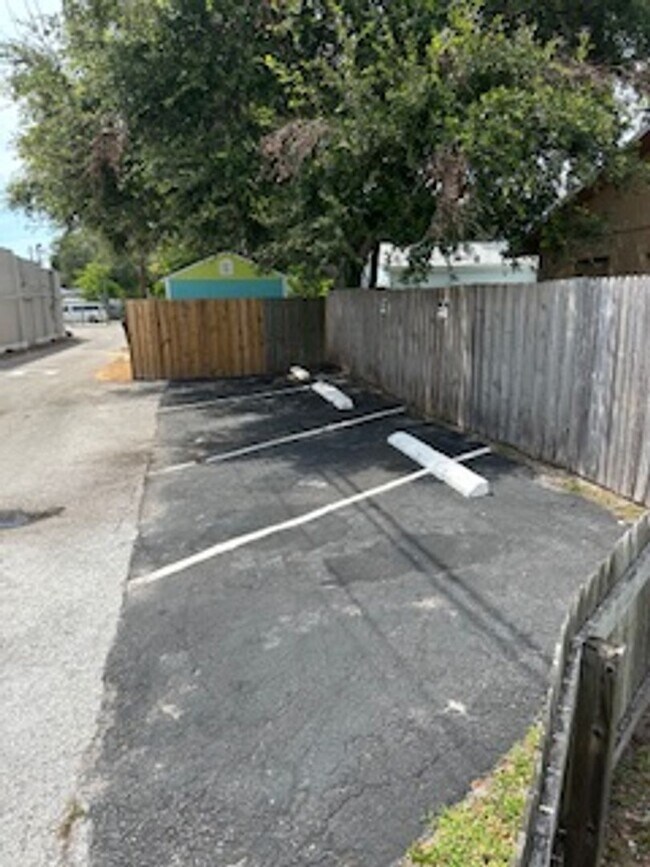 Building Photo - 2/1 available now!