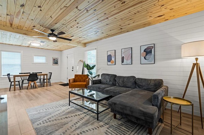 Building Photo - 3002 Brinwood Ave