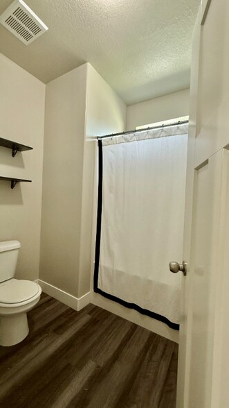 Building Photo - 14654 Bloom Dr