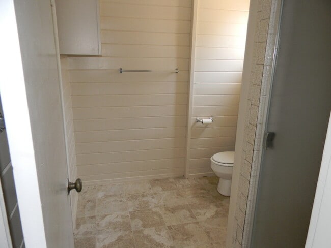 Building Photo - 1342 E Maple Ave