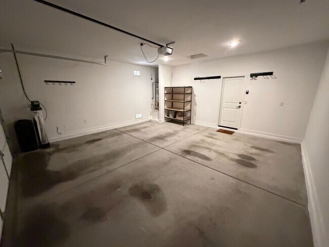 Building Photo - 3673 E Sandoval Dr