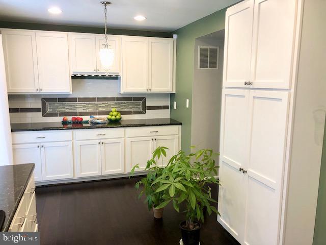 Building Photo - 15 Robin Ridge Ct