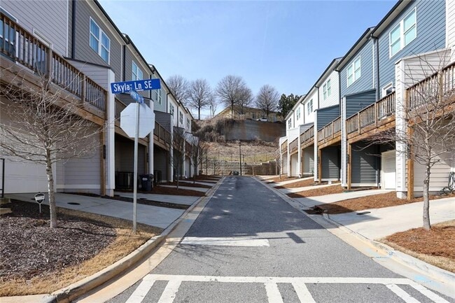 Building Photo - 313 Skylar Way SE