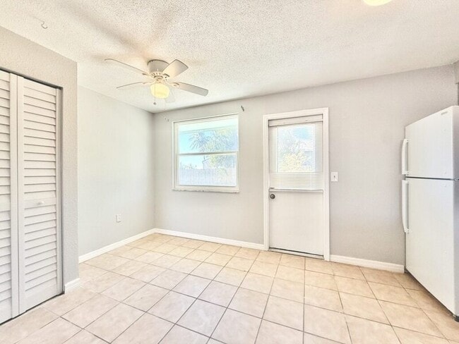 Building Photo - 3403 Palm Dr