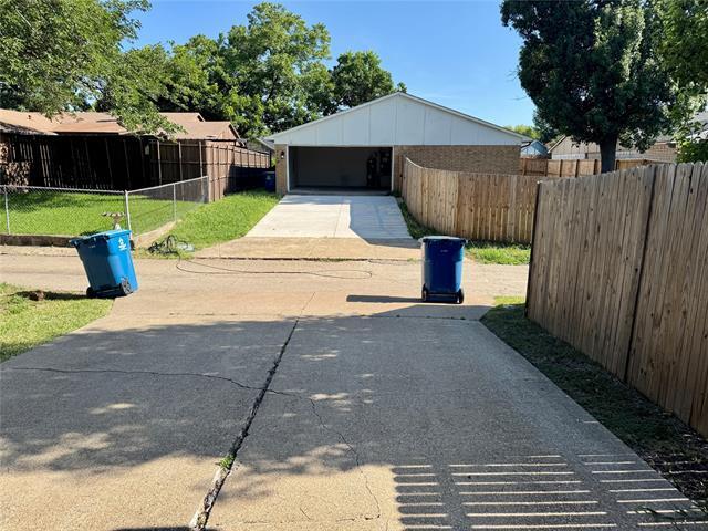 Building Photo - 9113 Willowbrook Dr